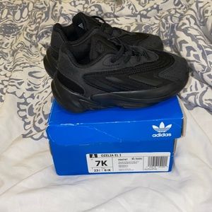 Toddler adidas shoes size 7